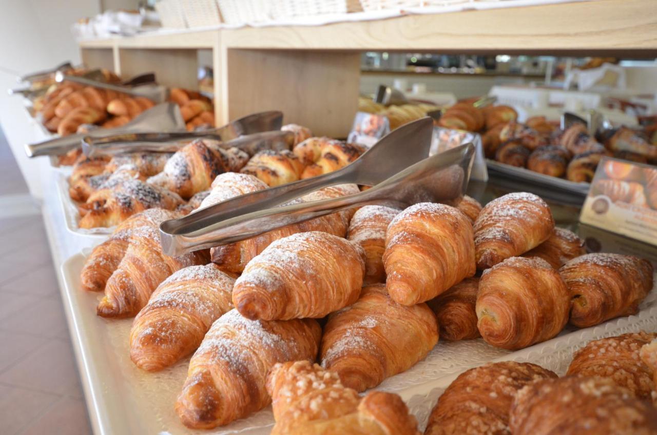 Savoy Beach Hotel & Thermal Spa Bibione Luaran gambar Croissants