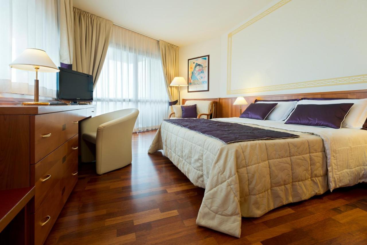 Savoy Beach Hotel & Thermal Spa Bibione Luaran gambar A room at the hotel