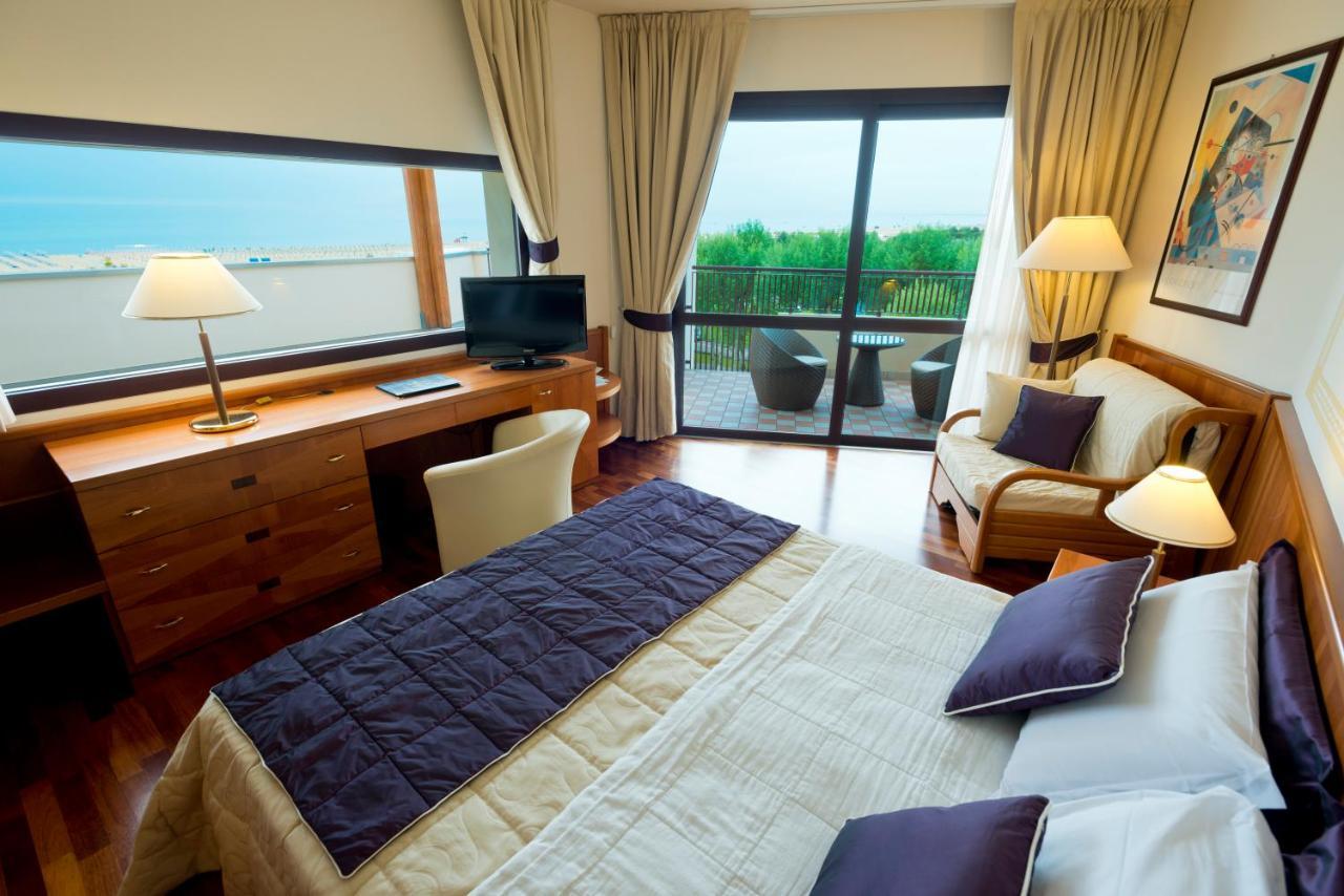 Savoy Beach Hotel & Thermal Spa Bibione Luaran gambar A room at the hotel