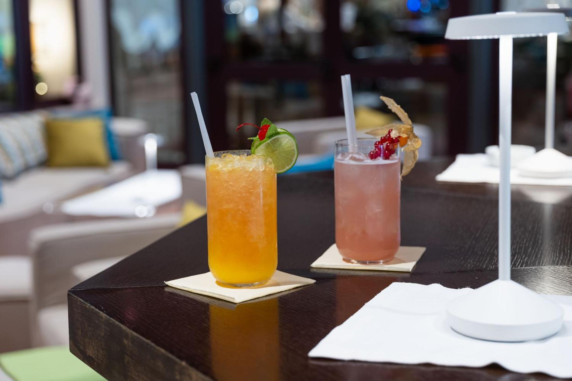 Savoy Beach Hotel & Thermal Spa Bibione Luaran gambar Cocktails at the bar